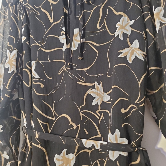 ELIZABETH & JAMES DRESS - SMALL - Picture 10 of 12